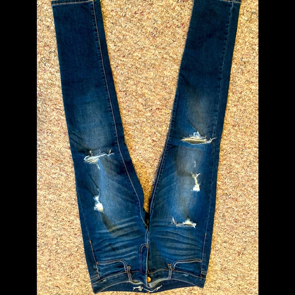 American Eagle Women’s sz. 10 distressed jegging.